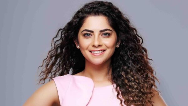 Sonali Kulkarni Slams Critics For Critising Her For Playing Salman's Mother In Bharat - RVCJ Media