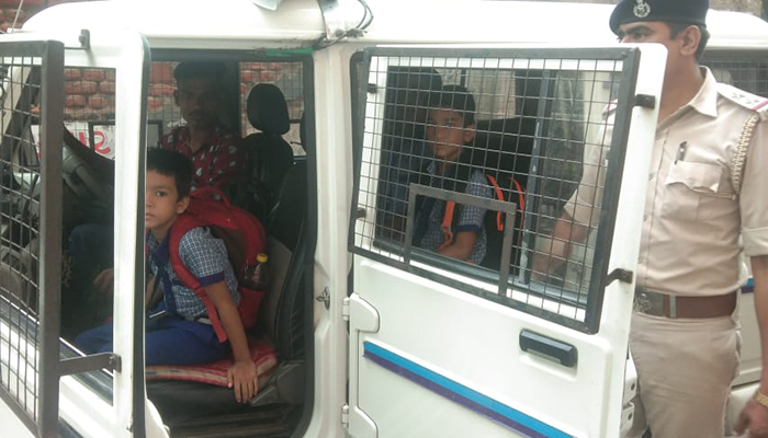 This Is Sweet Gesture Done By Vadodara Police After Massive Auto-Van Strike - RVCJ Media