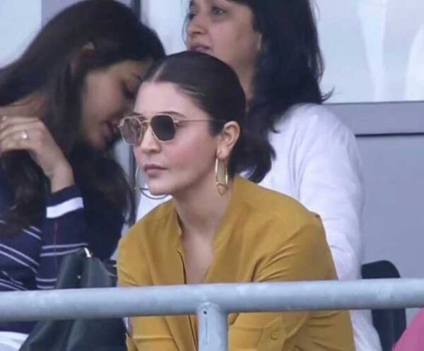 Anushka Sharma Asks A Friend 'What's The Signal For Four', See How Twitter Reacted - RVCJ Media