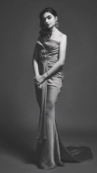 This 18-Year-Old Starlet Is The Future Of Bollywood, See Pics RVCJ Media
