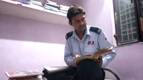 JNU Security Guard Cracked Entrance Of The University For BA Russian (Hons) - RVCJ Media