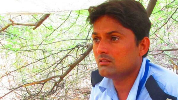 JNU Security Guard Cracked Entrance Of The University For BA Russian (Hons) - RVCJ Media