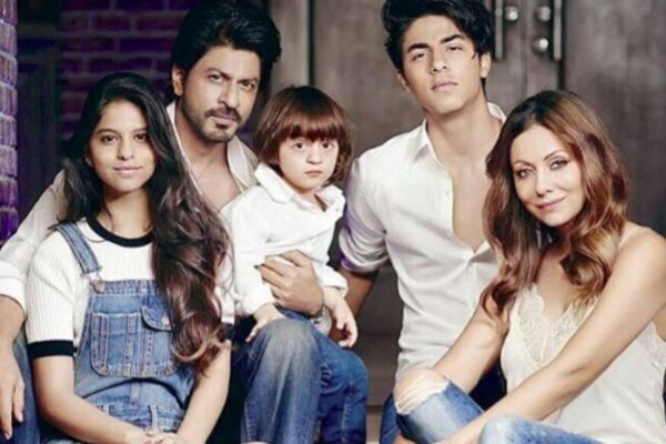 Shah Rukh’s Son Aryan Khan Dating A Blogger From London & Gauri Already Approved His Choice? - RVCJ Media