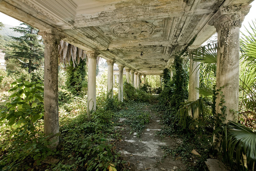 Pictures Of These Abandoned Places From Around The World Will Give You Chills - RVCJ Media