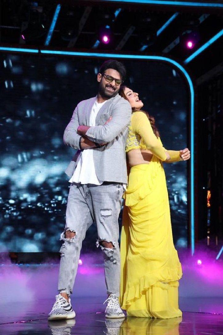 Prabhas Dances With Raveena Tandon, Relive Salman Khan's Moment From "Jumme Ki Raat" - RVCJ Media