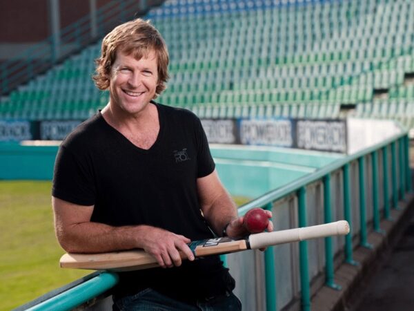 Jonty Rhodes Shut A Troll Who Tried To Show Him Less Capable Than Jadeja In The Coolest Way - RVCJ Media
