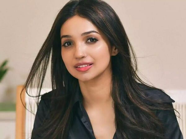 Kanika Dhillon Shuts Down Rumours Of Relationship With Dia’s Husband. This Is What Dia Tweeted - RVCJ Media
