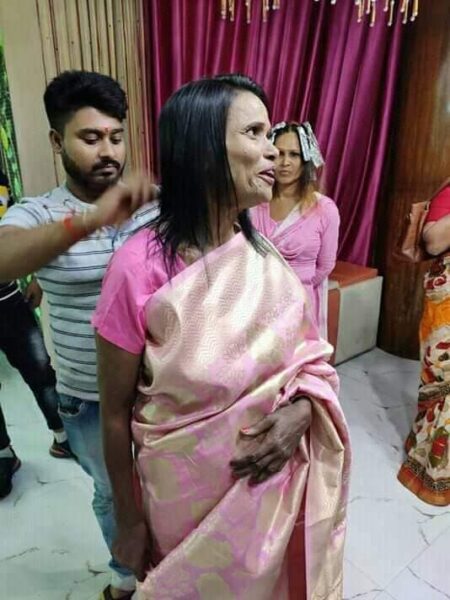 Remember The Woman Who Reminded Us Of Lata Ji? She Looks Completely Different In These Latest Pics - RVCJ Media