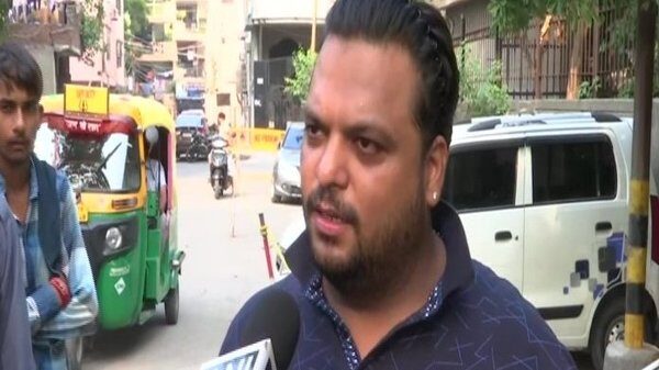Scooty Rider From Delhi Was Fined Rs. 23000 For Violating Traffic Rules With His Scooty Worth 15000 - RVCJ Media