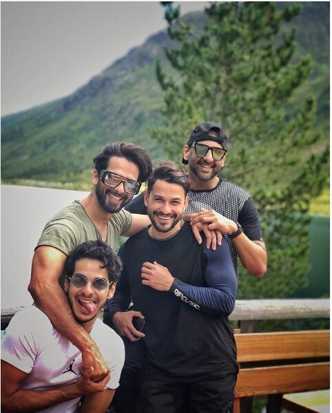 Fan Asked Kunal Kemmu About His Relation With Shahid Kapoor. He Gave A Hilarious Reply RVCJ Media