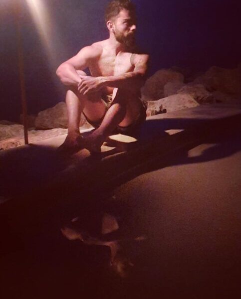 Virat Kohli Posted A Topless Pic With A Philosophical Message, Got Trolled In An Epic Way - RVCJ Media