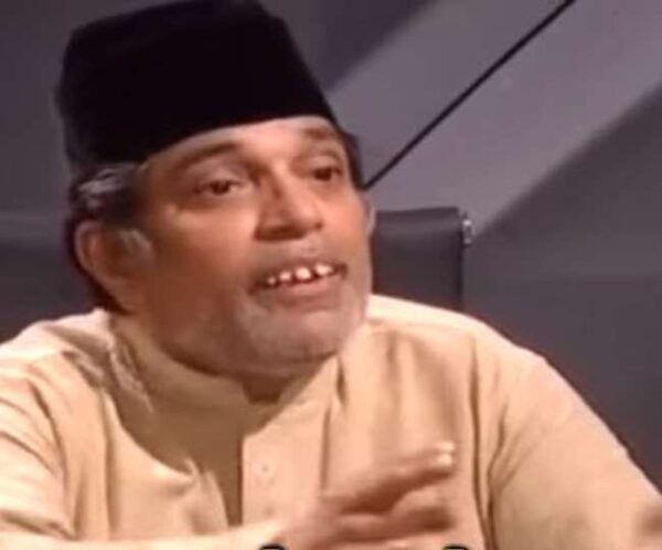 10 Interesting Facts About Viral Pakistani Comedian Harmonium Chacha Aka Moin Akhter - RVCJ Media