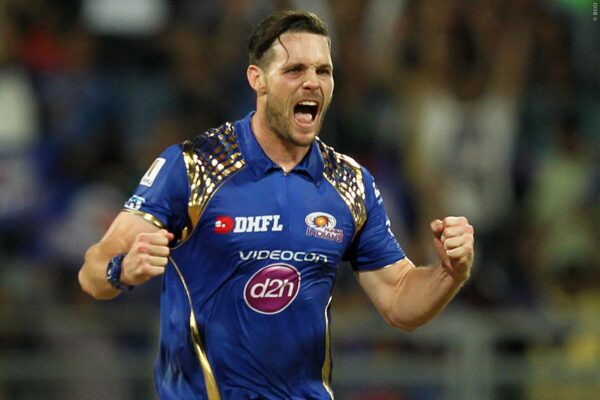 Mitchell McClenaghan Has Epic Replies When Fans Ask One Word About Kohli & Few Words For Dhoni RVCJ Media