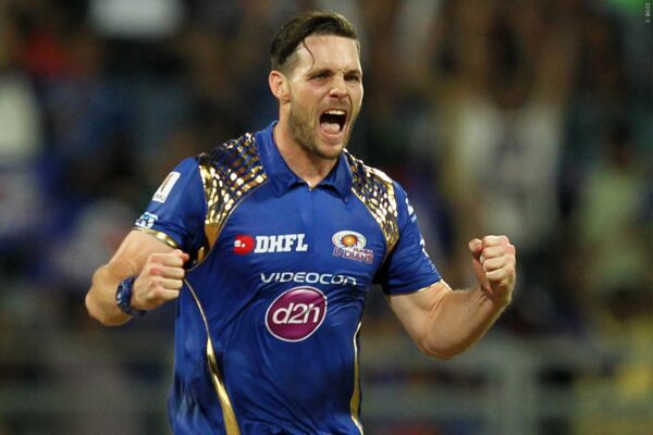 Mitchell McClenaghan Has Epic Replies When Fans Ask One Word About Kohli & Few Words For Dhoni - RVCJ Media