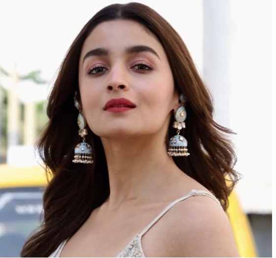 Alia Bhatt Wore ‘Speak Up For Animals’ Sweatshirt But Carried A Leather Bag, Hypocrisy Much? - RVCJ Media