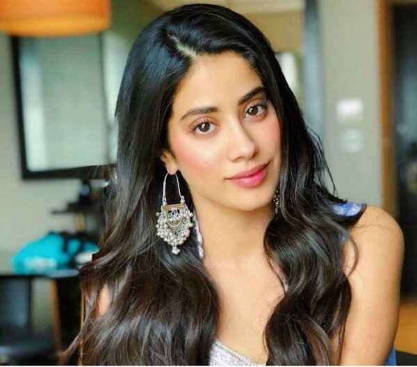 Janhvi Kapoor Trolls Kartik Aaryan Over His Instagram Post, Kartik Gives A Sweet Reply - RVCJ Media