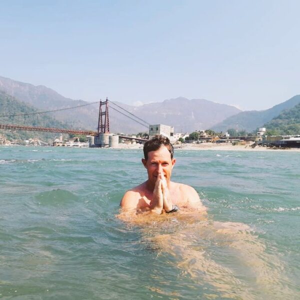 Jonty Rhodes Shares A Pic Of Himself Taking Dip In Holy Ganga, Harbhajan Singh Reacts RVCJ Media
