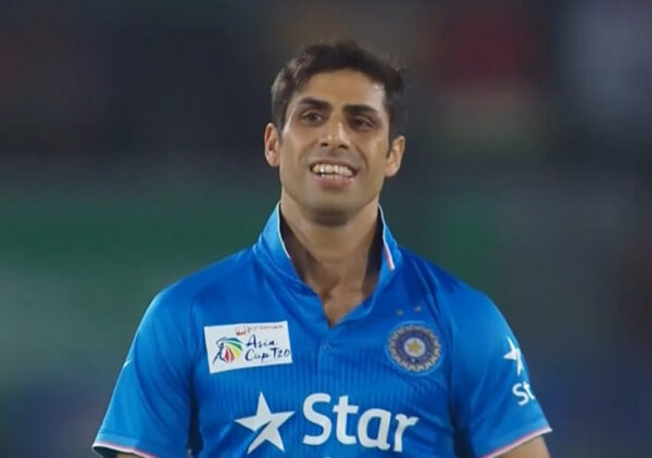 Ashish Nehra Breaks Silence On Abusing MS Dhoni For Dropping A Catch In 2005 Ind-Pak Match - RVCJ Media