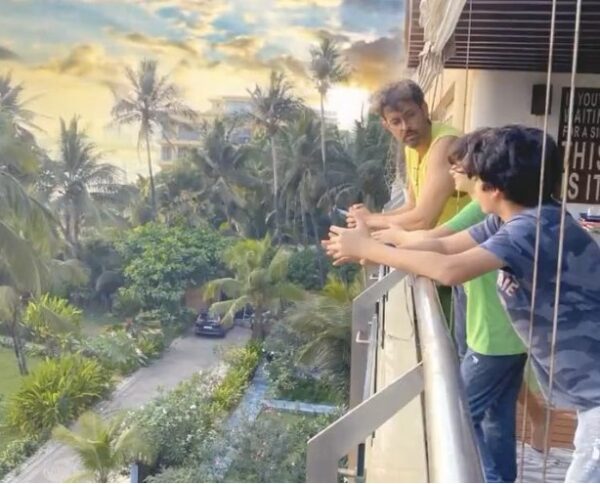 Fan Asks If Hrithik Is Smoking In His Viral Photo With Sons, Hrithik Answers In “Krrish” Style - RVCJ Media