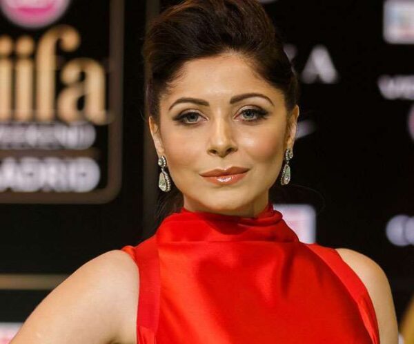 Kanika Kapoor’s Family Reacts To Claims Of The Singer Throwing Starry Tantrums - RVCJ Media