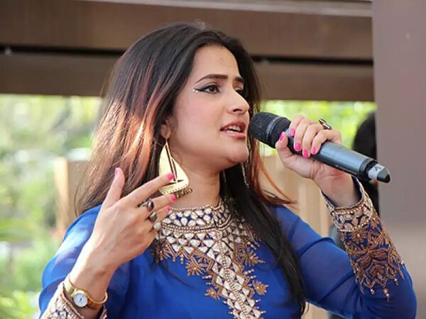 Sona Mohapatra Hits Out At Kartik Aaryan In Fiery Tweets For Allegedly Maligning Her Image - RVCJ Media