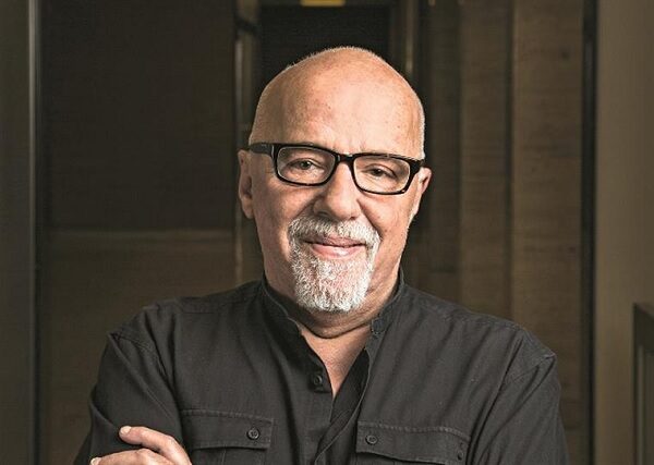 Paulo Coelho Praises Shah Rukh For Producing “Kaamyaab”, SRK Replies With A Heart-Warming Tweet - RVCJ Media