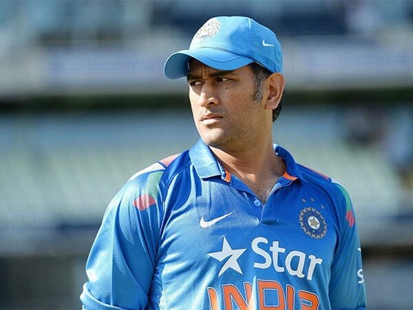 Dhoni Had A Mouth-Shutting Reply To Journo Who Talked About His Teammates’ IPL Contracts