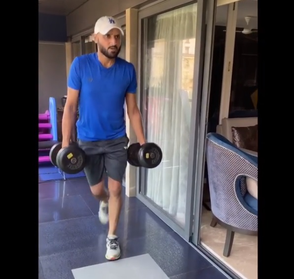 Virat Kohli Trolls Harbhajan Singh Over His Workout Video, This Is How Bhajji Responds RVCJ Media