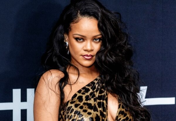 Indian Twitterati Compared Rihanna’s Hot Looks With Delicious Indian Food Items In A Thread - RVCJ Media