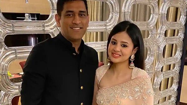 Dhoni’s Wife Sakshi Denied Retirement News Of Dhoni But Later Deleted The Tweet - RVCJ Media