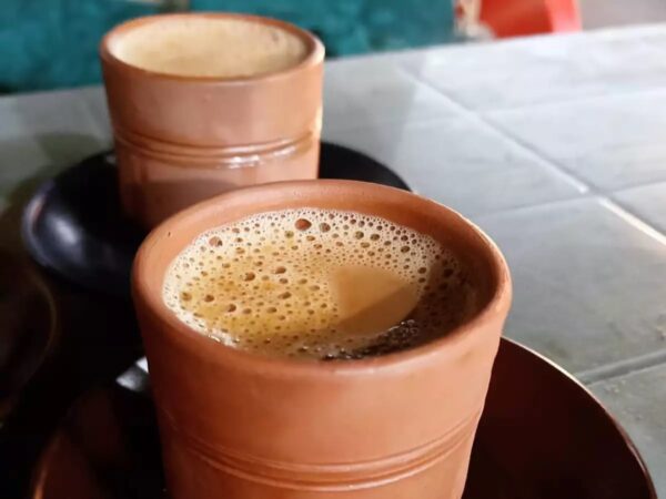Viral Video Shows Two Men Holding On To Cup Of Chai When Cops Drag Them, Twitter Says “Turu Lob” RVCJ Media
