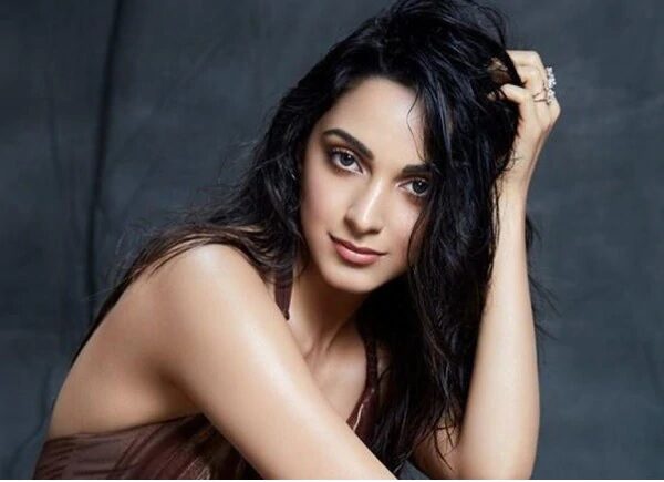 Remember The Guy Who Trended Sara? He Compared Kiara Advani’s Hot Looks With Sweets In A Thread - RVCJ Media