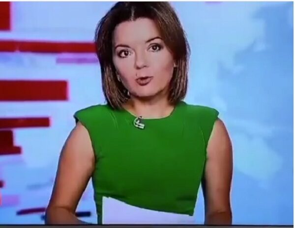News Anchor Catches Her Front Tooth That Fell During Live Reporting & Handles Situation Like A Pro - RVCJ Media