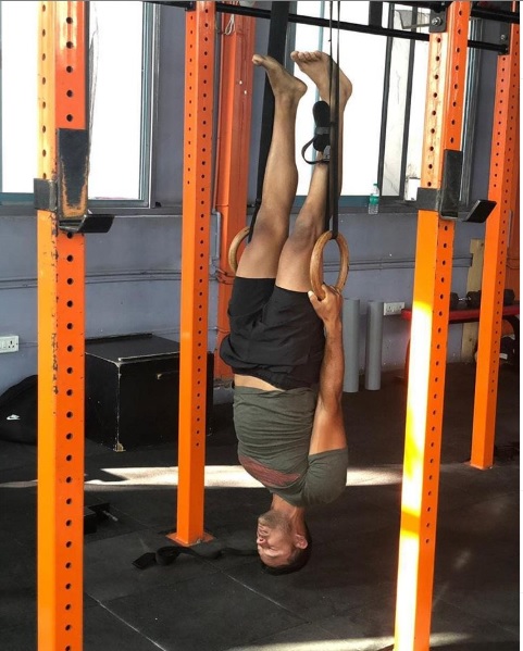 Virat Kohli & Ishant Sharma Hilariously Troll Mayank Agarwal On His “Upside Down” Workout Photo - RVCJ Media