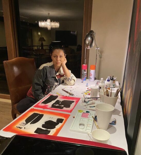 Shah Rukh’s Wife Gauri Trolled For Her Artwork, Twitter Compared It With Majnu Bhai’s Paintings RVCJ Media
