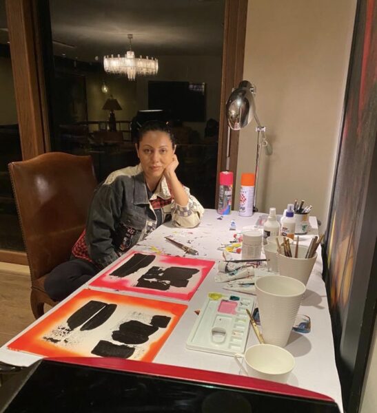 Shah Rukh’s Wife Gauri Trolled For Her Artwork, Twitter Compared It With Majnu Bhai’s Paintings - RVCJ Media