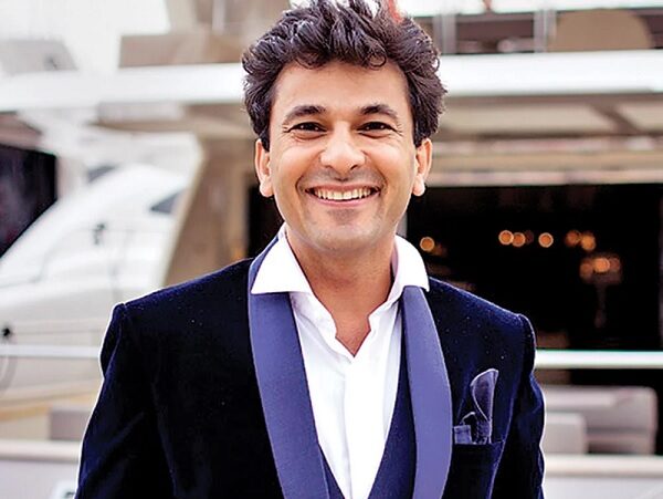 Vikas Khanna Asks Fans How People Forget Native Language After 2 Years In US, Twitter Reacts - RVCJ Media