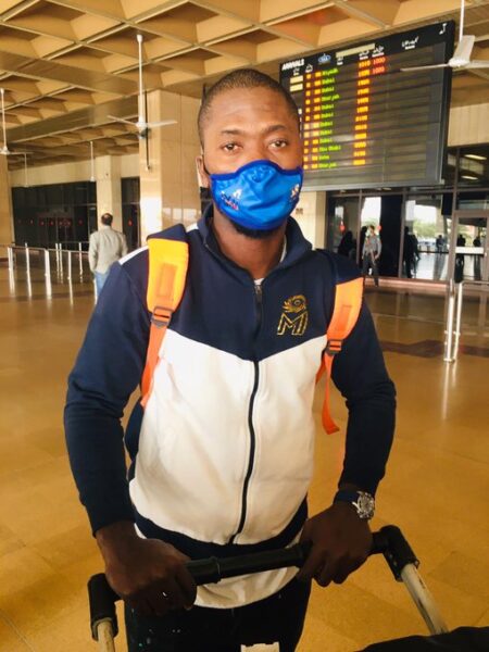 Sherfane Rutherford Seen Wearing Mumbai Indians’ Gloves In PSL 2020, Twitter Trolled Franchise - RVCJ Media