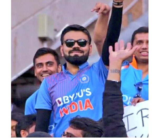 Virat Kohli's Doppelganger During IndVsAus 3rd T20I Sparks Twitter With Funny Memes & Jokes - RVCJ Media Virat Kohli's Doppelganger During IndVsAus 3rd T20I Sparks Twitter With Funny Memes & Jokes - RVCJ Media