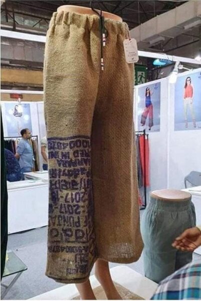 Pants Made From Aaloo Ka Bora Makes Twitter Go WTF, People Say “2020 Hai, Kuch Bhi Ho Sakta Hai” - RVCJ Media