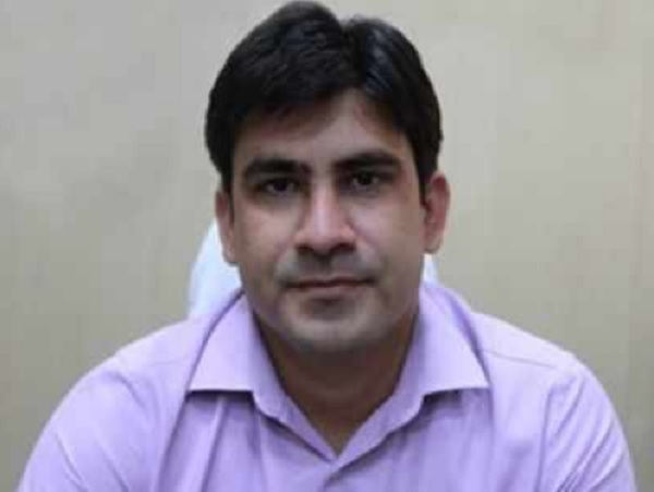 Poor Farmer’s Son Could Not Afford Tutor & Passed College With Grace Marks, Now He Is IAS Officer - RVCJ Media