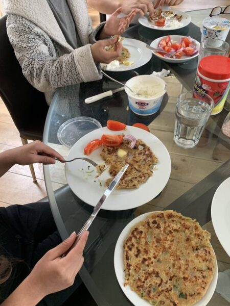 Mom Shares Pic Of Her Son Eating Aaloo Parantha With Fork & Knife, Twitter Calls It Offensive - RVCJ Media