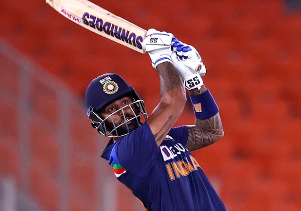 Suryakumar Yadav Relives His Maiden T20I Fifty By Watching It On Phone, Video Is Going Viral - RVCJ Media