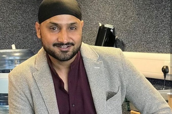 Fan Accused Harbhajan Singh Of Responding To Verified Accounts Only, Bhajji Gave A Calm Reply - RVCJ Media