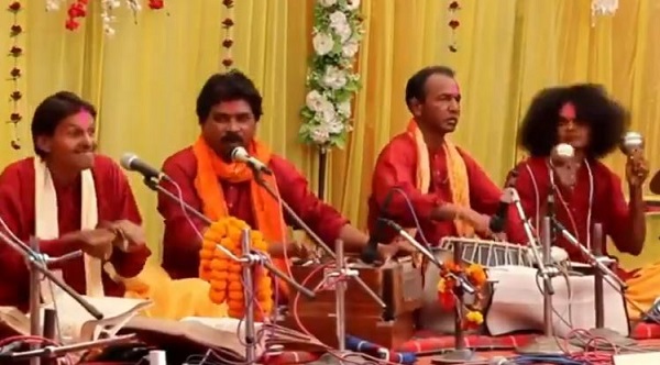 Video Of 4 Musicians Performing With Extreme Zeal Sets Twitter On Fire With Rib-Tickling Memes - RVCJ Media