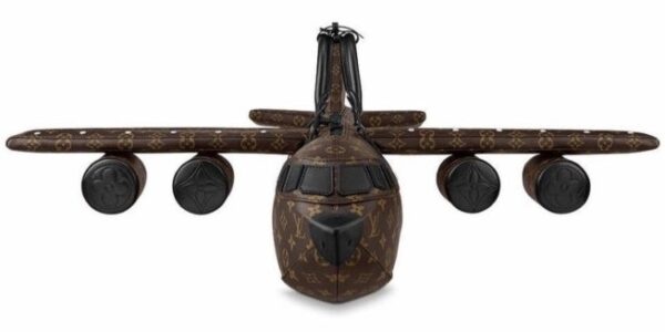 Louis Vuitton Is Selling “Airplane Bags” For Rs 29 Lakhs, People Say “Isse Kam Me Plane Mil Jayega” - RVCJ Media