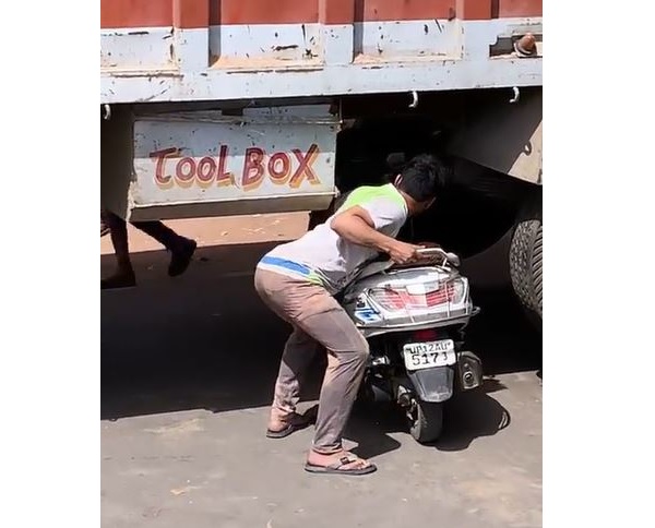 Man Passes His Scooter Under A Truck To Escape Traffic Jam, Video Goes Viral - RVCJ Media