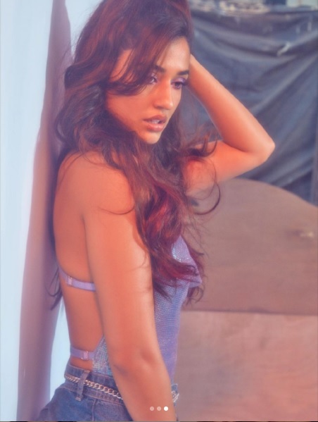 Disha Patani Gives A One Word Reply To Fan Who Asks The Secret To Her Fitness - RVCJ Media