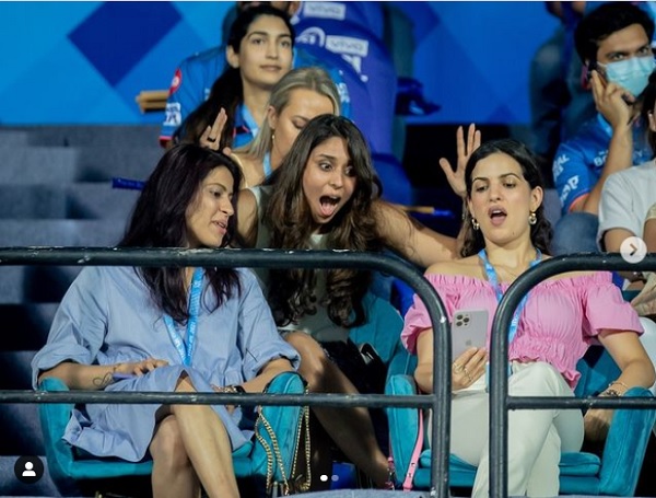 Why Did Ritika & Natasa Give Surprised Look During MIvsKKR? Mumbai Indians Solves Mystery - RVCJ Media