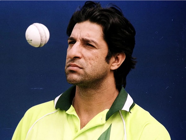 Wasim Akram’s Wife Spots Him In Underwear On Twitter & Asks If It’s Normal, Wasim Akram Responds - RVCJ Media